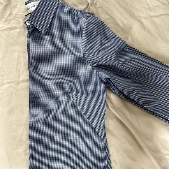 Van Heusen Women’s S/P Long Sleeve Slim Fit Button Front Shirt - Picture 12 of 12